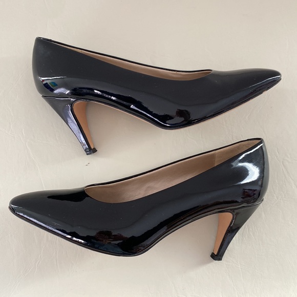 Bandolino black patent heels. Made In Italy. Size 7M. - Picture 3 of 12